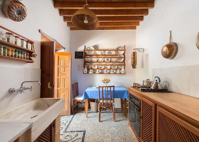 Antique Case de vacanță